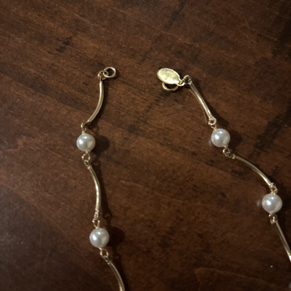 Ann Hand told pearl wavy necklace - Picture 3 of 6